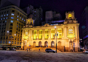 Palácio Pedro Ernesto iluminado pela campanha Setembro Amarelo