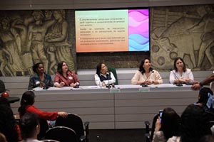 Debate público aborda problemas em consultas psicológicas à pessoa com TEA