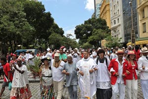 2º Procissão do Zé Pelintra saindo do santuário nos Arcos da Lapa e finalizando na Cinelândia, no centro da cidade, com um ato contra a intolerância religiosa.