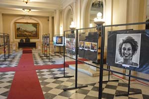 Câmara expõe fotobiografia de Marielle Franco no Saguão do Palácio Pedro Ernesto