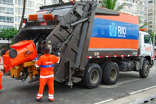 Agora é lei: caminhões da Comlurb terão câmeras de ré